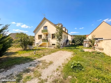 maison 8 pièces 237 m²