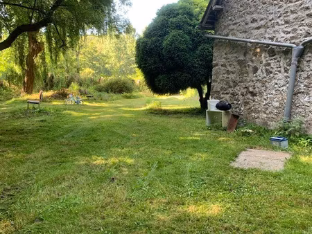 maison au bord de l’eau