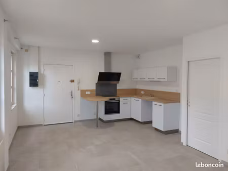 a louer beau t3 au pied du château