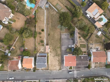 terrain constructible viabilisé la roche sur yon - 838 m²