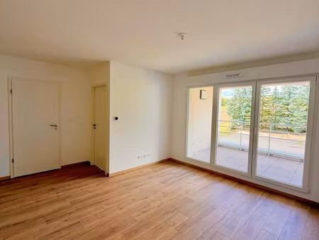 thionville-garche – superbe t2 récent avec loggia  parking et cave – 44 m²
