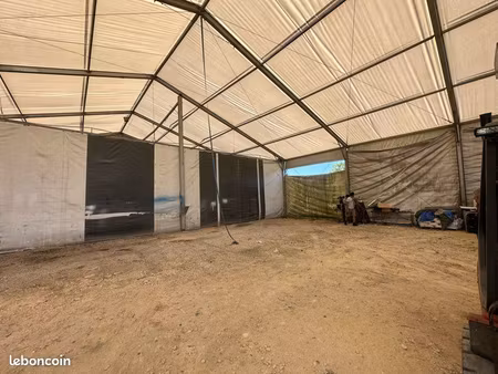 location hangar