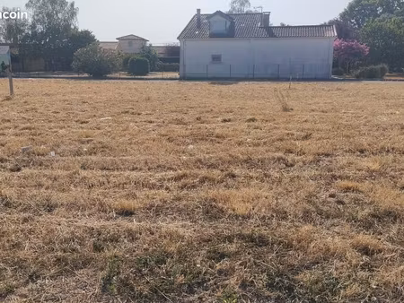 terrain à construire à la tour du crieu