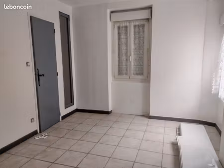 à vendre – appartement t2 de 33 89 m² entièrement rénové avec cave et grenier – la grand-c