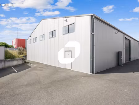 local d'activité 1 497 m²