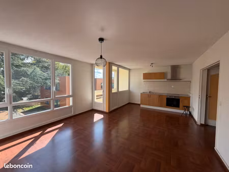 appartement lumineux t3 à laval