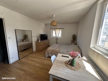 studio meublé / cave / parking / ascenseur /