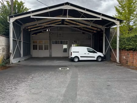 à louer – hangar / espace de stockage de 120 m² en centre-ville
