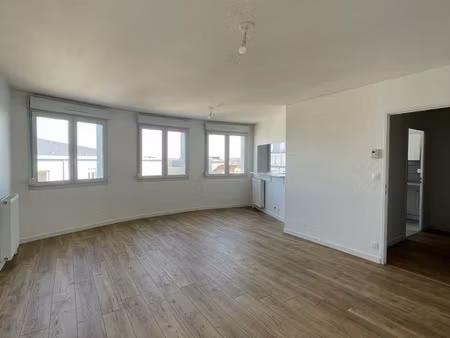 appartement 96 m² refait à neuf – 3 chambres – meublé – garage en sous-sol