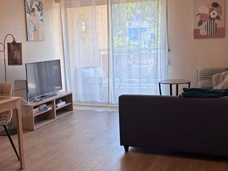 joli t2 de 40m2 rénové tout confort plein centre garage balcon piscine