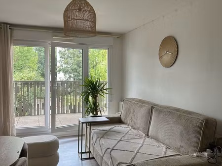 t2 récent 42m2 - balcon et parking