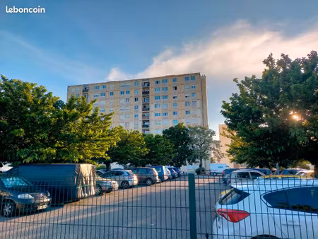vends t4 loué à corbas de 77mcarre