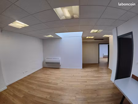 bureau / local commercial de 97 m²