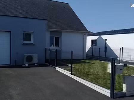 maison récente dans quartier résidentiel calme