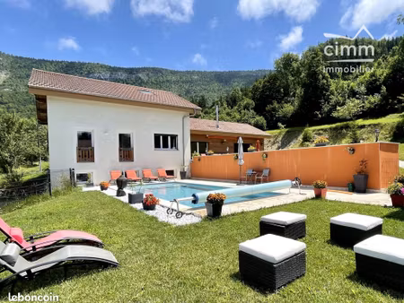propriété 7 pièces 303 m²