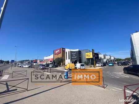 local commercial 1 600 m²
