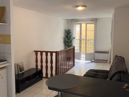 ? t2 meublé de 42 m² avec terrasse – hyper centre bordeaux – 790 cc