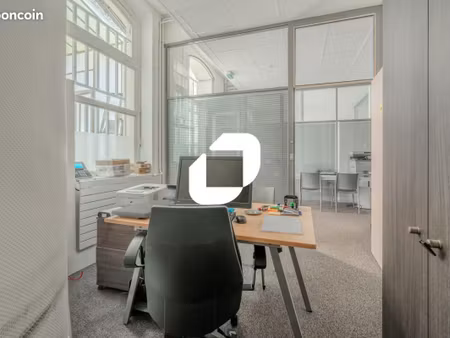 bureau 70 m²