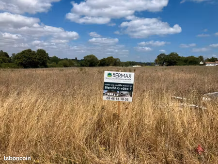 terrain 320 m² saintes