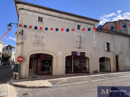 studio 8 pièces 210 m²