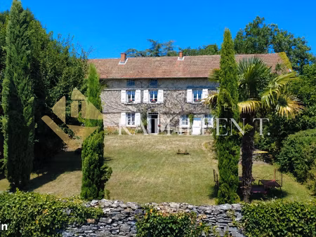 propriété 5 pièces 208 m²