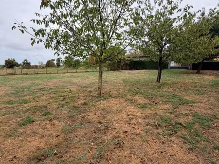 terrain à bâtir de 700 m² à ozan (01)