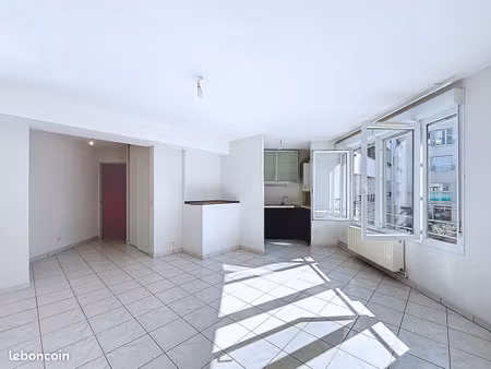 appartement t2 loué non meublé - idéalement situé quartier europole - loyer 705 charges co