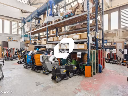 local d'activité 2 858 m²
