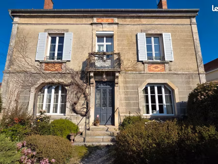 maison de caractère 295 m² – 11 pièces – jardins arborés – garage – chaumont centre