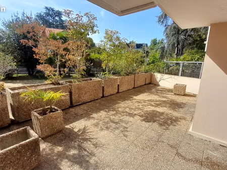 t1bis rénové 38m² + terrasse 35m²