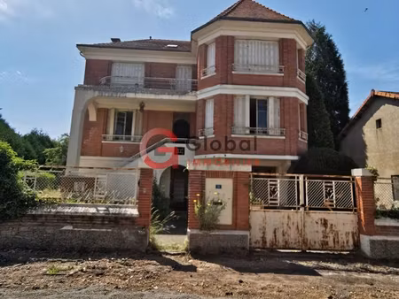 maison 8 pièces 256 m²