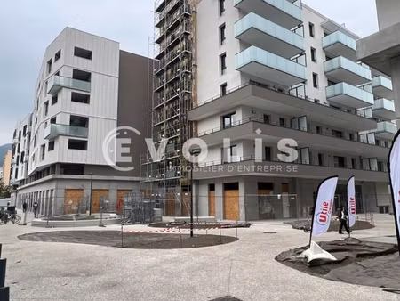 local commercial 76 m²