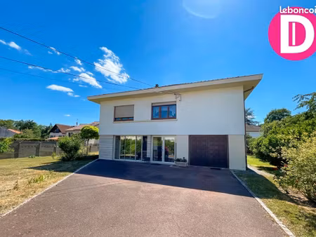 maison 9 pièces 219 m²