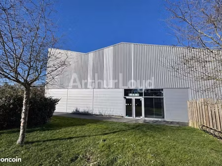 local industriel 1 080 m²