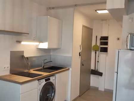 joli studio meublé 21 m² avec extérieur + parking – nantes