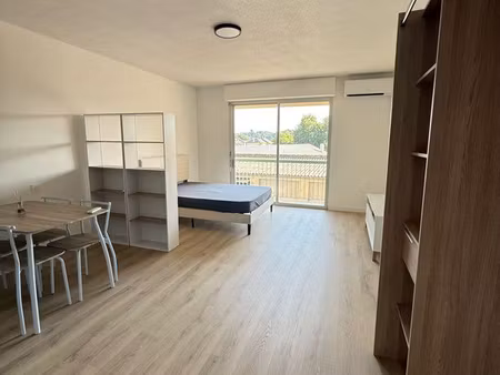 grand studio meublé