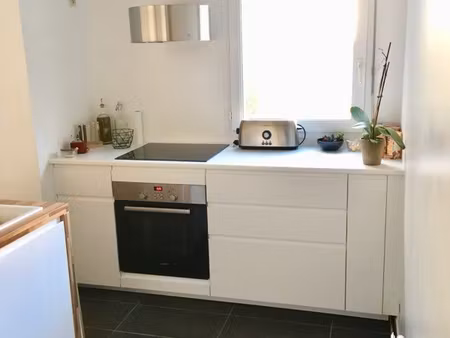 t2 haut de gamme 50m2 avec balcon situé à 100m de la place jean macé