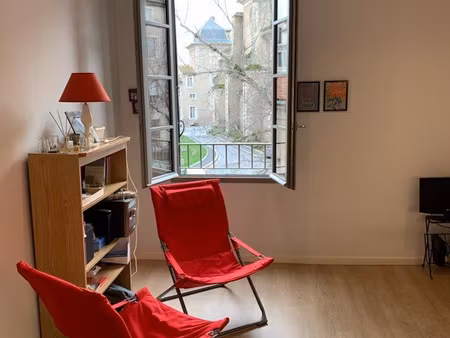 t2 climatisé centre ville avec beaucoup de cachet