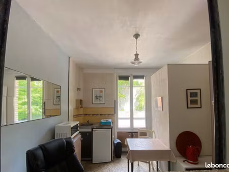 107 tourneville studio 1er etage