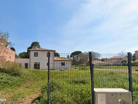 terrain 382 m² florensac