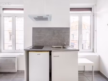 studio 1 pièce 14 m²