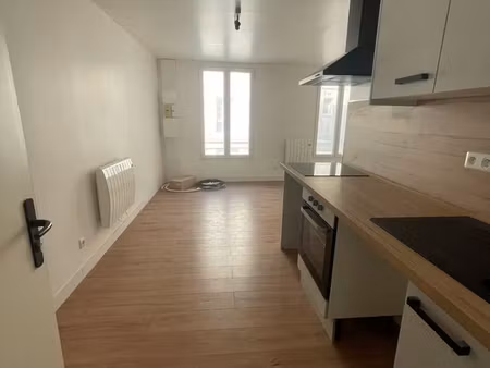 studio rénové - pollet 30m du port