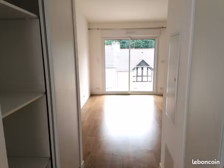 [à louer vide] – lumineux t1 avec balcon et parking – brest kerinou (proche facs)