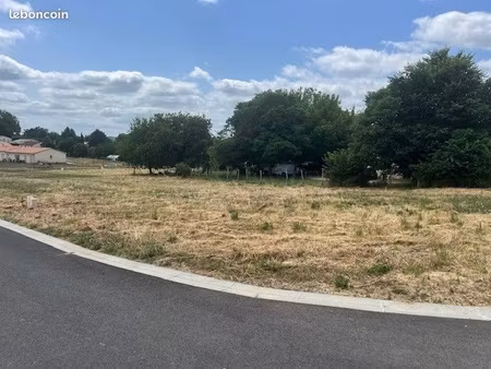 terrain 700 m² saint quentin de baron