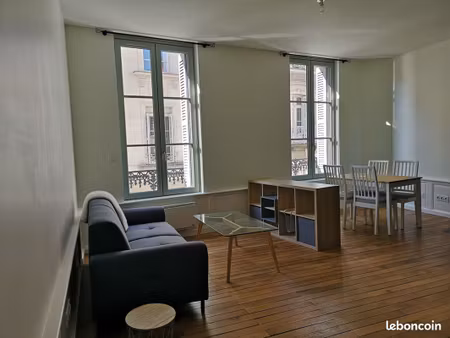 a louer appartement t3 meublé 61 m2 tours centre quartier halles