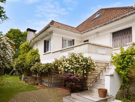 grande maison familiale de 7 pièces avec magnifique jardin arboré – secteur recherché de m