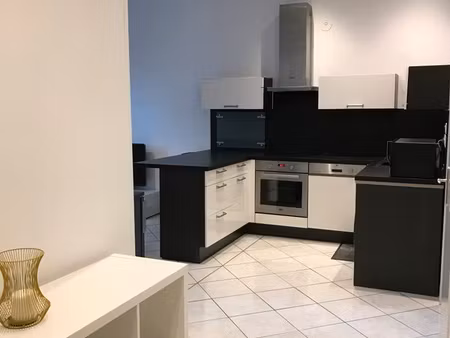 t2 meublé lumineux 3e étage clemenceau