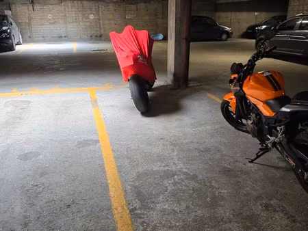 place de parking pour une moto