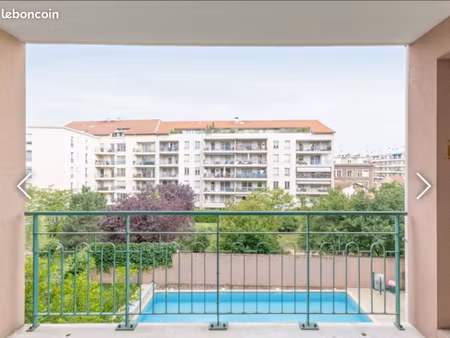à louer – t3 de 60 m² avec terrasse  parking et piscine – avenue yves farge lyon 7