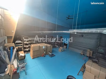 local industriel 555 m²